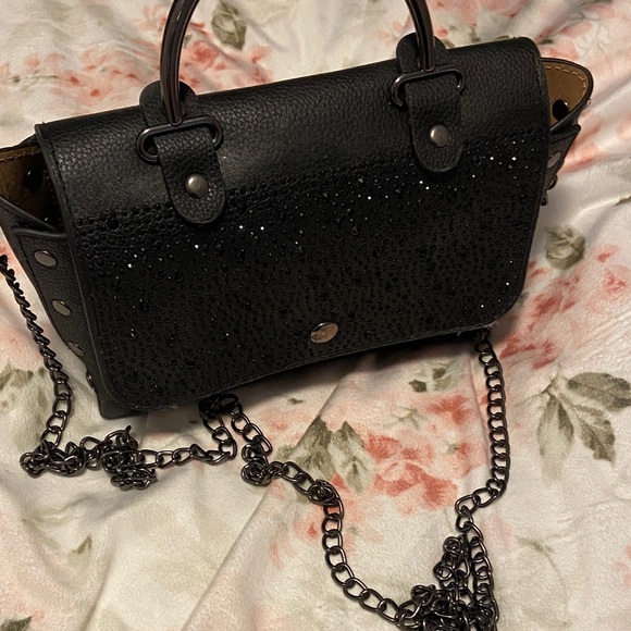 Elegant Black Handbag - Picture 2 of 4